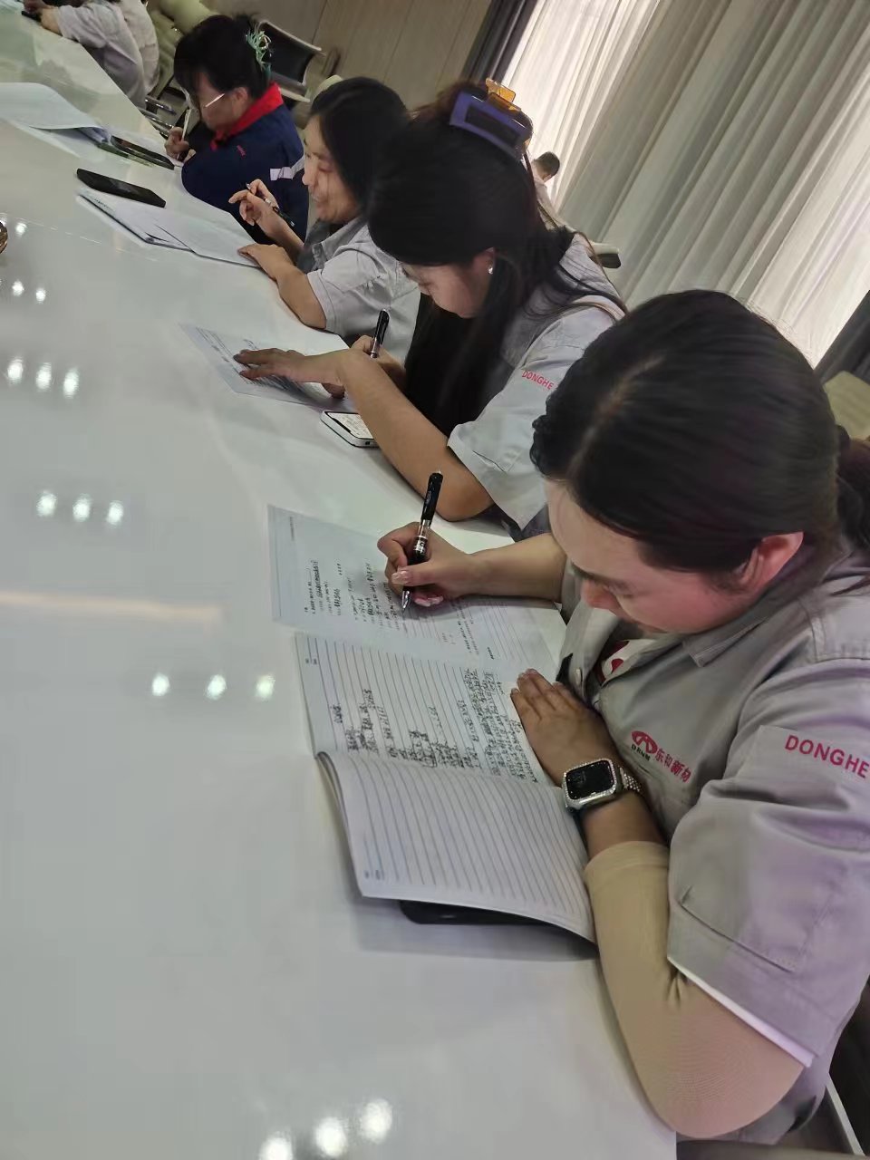 6、現(xiàn)場測評(píng)環(huán)節(jié)參訓(xùn)人員認(rèn)真答卷.jpg